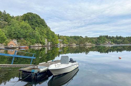 Tysnes House | Holiday Home Rødehuset by Interhome