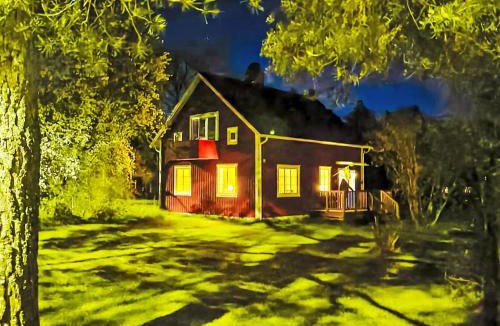 Klavrestrom House | Holiday Home Särskilda by Interhome