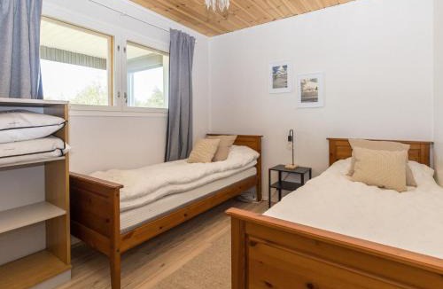 Inari House | Holiday Home Sevettijärventie 8753 by Interhome