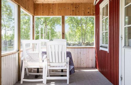 Kalvsvik House | Holiday Home Skärvudde Huset by Interhome