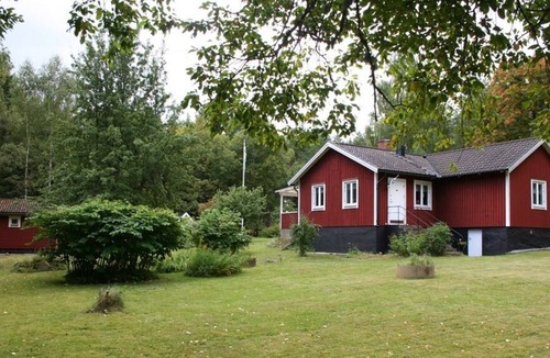 Emmaboda House | Holiday home with fully furnished guest house in peaceful woodland setting