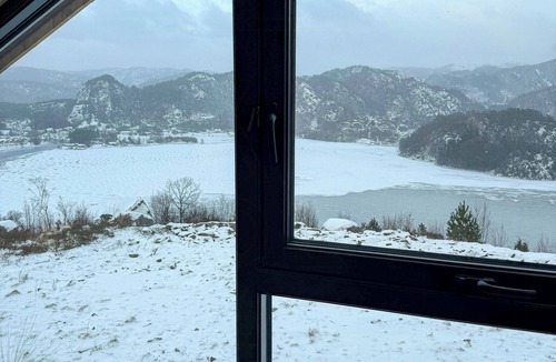 Farsund House | Holiday home with panoramic Åptafjord views