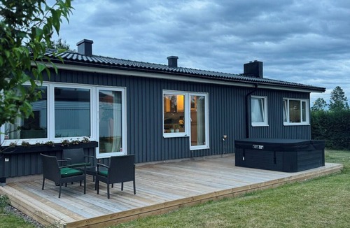 Hultsfred House | Holiday Home with Private Hot Tub in Hultsfred
