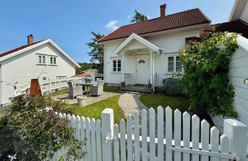 Risor House | Holiday home with two terraces near Risør