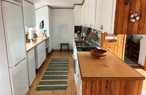 Larbro House | Holiday home within walking distance to beaches