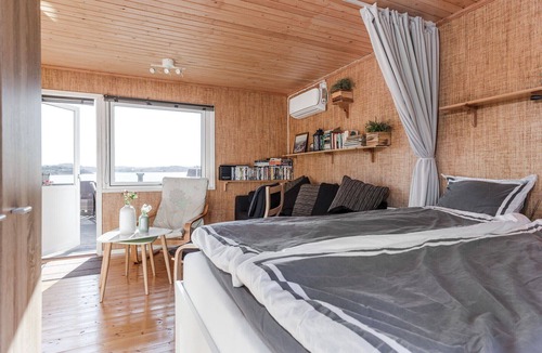 Hoviksnas House | Holiday house with sea views and private beach on Tjörn | SE09009