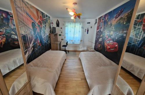 Hoor House | HOLIDAY NEST Family Guest House 80m2 - Mysigt gästhus med två sovrum i Höör