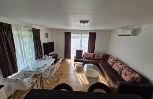Hoor House | HOLIDAY NEST Family Guest House 80m2 - Mysigt gästhus med två sovrum i Höör