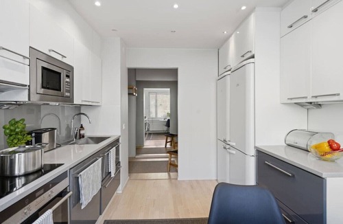 Punavuori Apartment | Home Spa | Balcony | EV Parking | 200m Tram | 3BR