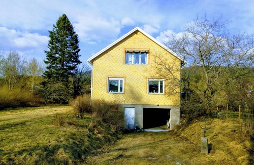 Ambjorby House | Homerez - Rustic House with Mountain View in Ambjörby