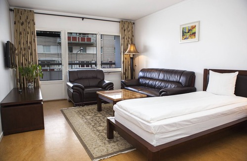 Hallonbergen Apartment | Hotell Sundbyberg