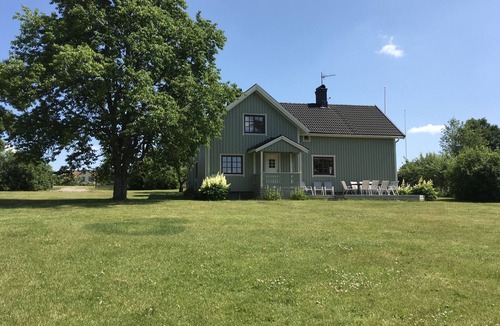 Alvesta House | House directly at the lake, silence, relaxation and fishing, internet