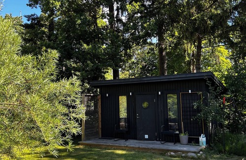 Gustavsvik House | House near the sea with whirlpool, large terrace & 20 min to Stockholm C.