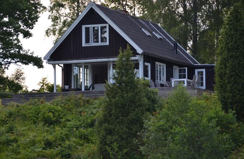Tjallmo House | HOUSE ON THE LAKE IN AN ABSOLUTELY SECLUDED LOCATION, WITH ALL AMENITIES, SAUNA AND BOATS