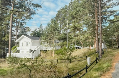 Aspet House | House with forest and beachside location in Åhus