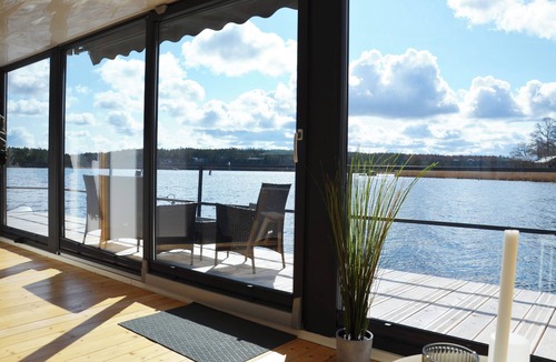 Hjorted House | Houseboat Terrace in Blankaholm - vacation in the archipelago with motorboat included