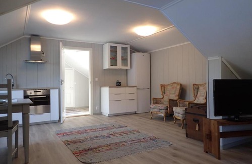 Hovag Apartment | Høvåg - Countryside guesthouse by the sea
