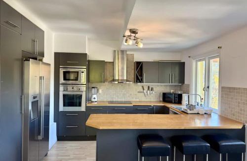 Lundby House | Huge Workers & Family Villa with 3 floors 2 Kitchens & 3 Bathrooms