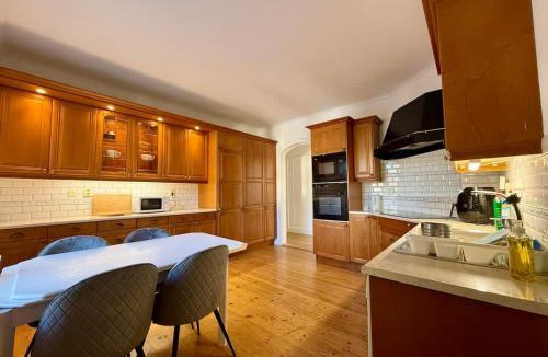 Lundby House | Huge Workers & Family Villa with 3 floors 2 Kitchens & 3 Bathrooms
