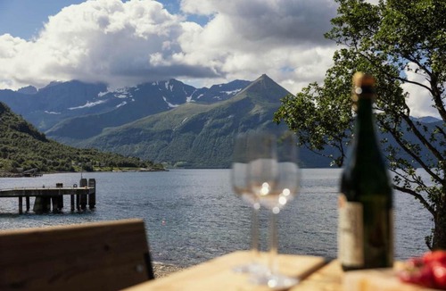 Hundeidvik House | Hundeidvik Fjord Retreat - Fjord Suite