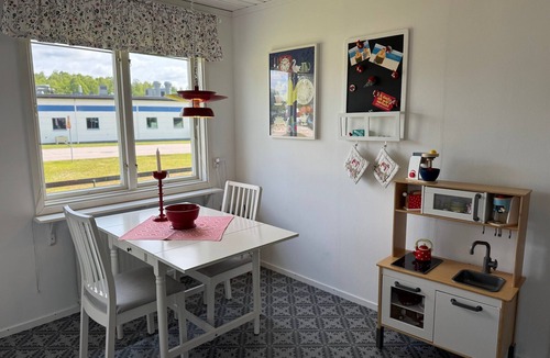 Tviklippan House | Hus Bellö – Holiday Home near Lake in Hjältevad