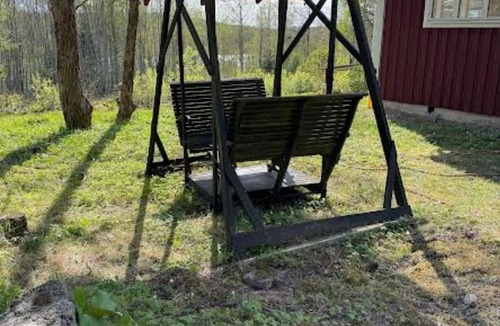 Bredsjo House | Hus Björklund - Holiday home with sauna, fireplace & boat in the countryside