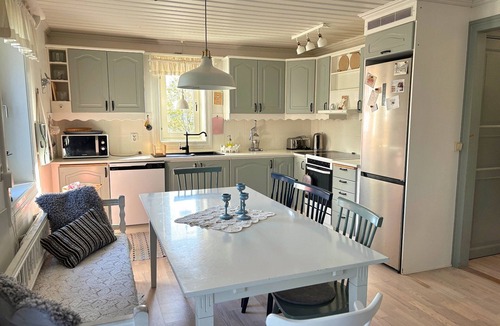 Kolsva House | Hus Bubbarsbo – Family-Friendly Lakefront Holiday Home in Sweden