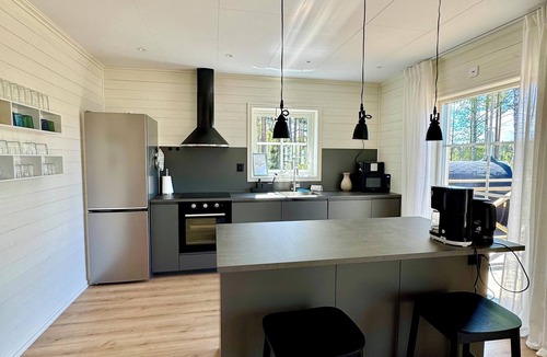 Hultsfred House | Hus Gnötteln NEW in Småland by the lake with boat, private jetty, sauna, wooden hot tub
