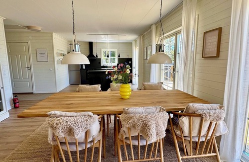 Hultsfred House | Hus Gnötteln NEW in Småland by the lake with boat, private jetty, sauna, wooden hot tub