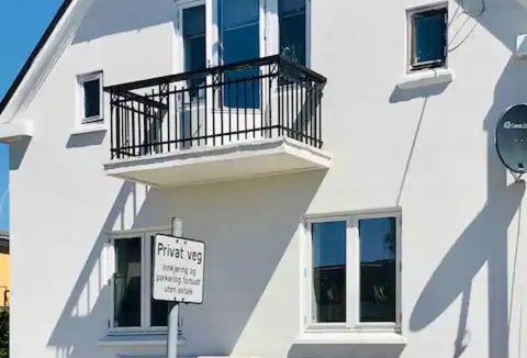 Porsgrunn Apartment | Hus i Porsgrunn sentrum med rolige omgivelser, gangavstand til "alt" & gratis parkering til flere biler