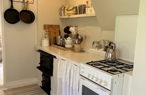 Alsterbro House | Hus Kråksmåla – Secluded Lakefront Holiday Home with Boats in Småland