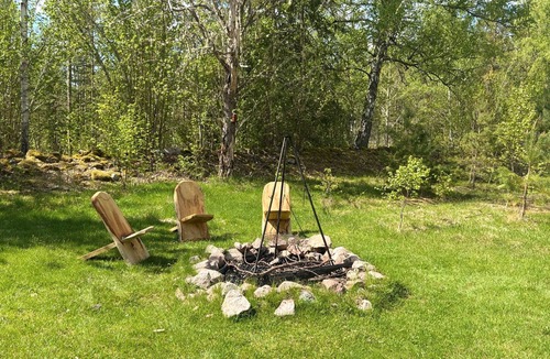 Alsterbro House | Hus Kråksmåla – Secluded Lakefront Holiday Home with Boats in Småland