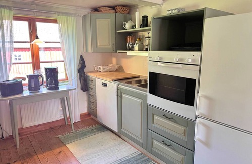 Hogsby Municipality House | Hus Mida – Traditional Swedish Cottage near Lake Sinnern in Småland