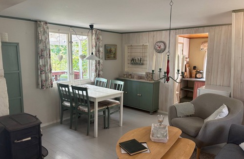 Hogsby House | Hus Sinnermåla – Forest Cabin by Lake Sinnern in Småland