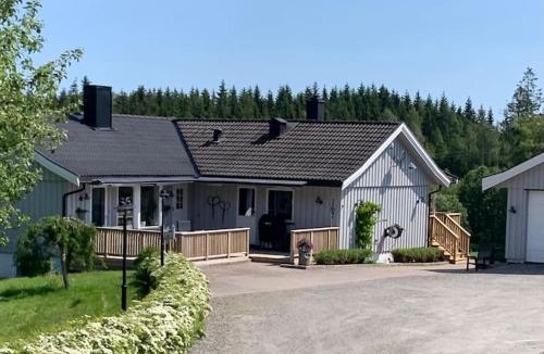 Trogstad Apartment | Hybel i underetasje 700m fra strand
