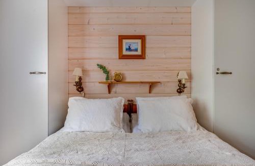 Rovaniemi Apartment | Hygge Host - Sauna Cottage by the Lake, Norvajärvi