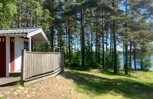Lovsjo Cabin | Hyltena Stugby