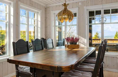Nord-Aurdal House | HYTTEEVENTYR I VALDRES MED JACUZZI, 5 soverom, alpinbakke og skiløyper like ved!
