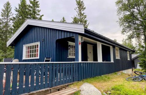 Loten Municipality House | Hyttekos og ro på Budor, 4 roms hytte med peis og wifi
