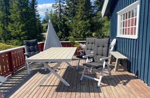 Loten Municipality House | Hyttekos og ro på Budor, 4 roms hytte med peis og wifi