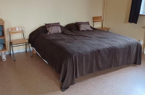 Gardsjo Apartment | Ideal for groups and families! Staying in a school next to the forest
