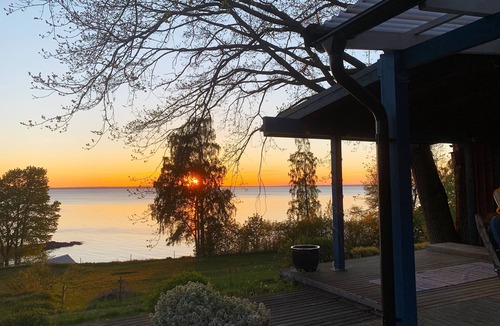 Odeshog Municipality House | Idyllic at Vätterns beach