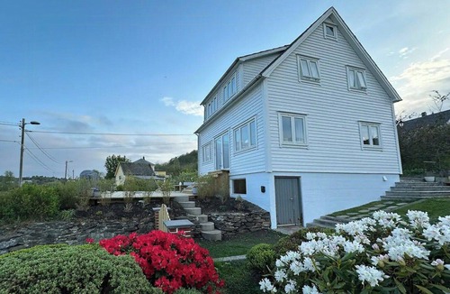 Mosterhamn House | Idyllic cabin at Bømlafjorden with sea view