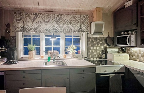 Holtalen House | Idyllic cabin by the water in Hessdalen