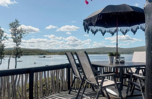 Holtalen House | Idyllic cabin by the water in Hessdalen