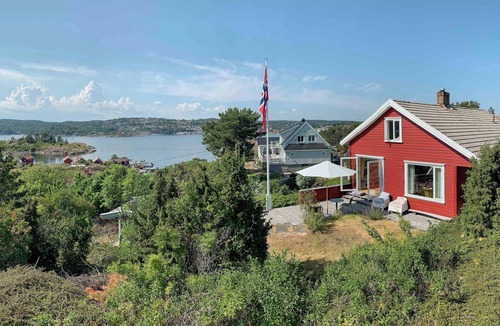 Lyngør House | Idyllic cabin with sea view on peaceful island