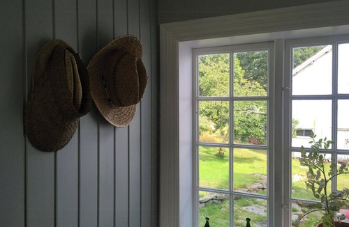 Farsund House | Idyllic farmhouse from 1840 with sea view in Spind