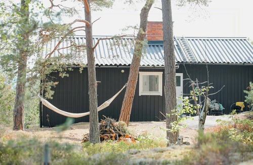 Saltsjobaden House | Idyllic holiday home with scenic views on Älgö