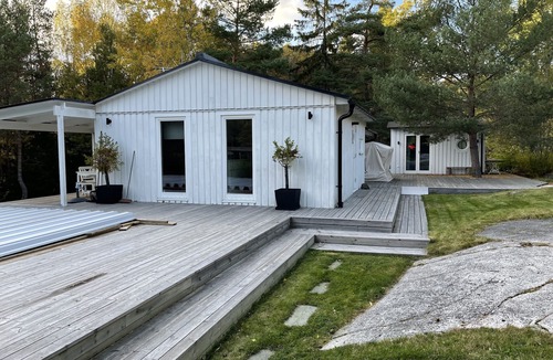Vaxholm House | Idyllic vacation home with 2 pools in the Stockholm archipelago