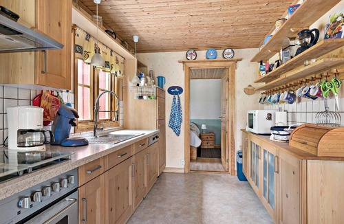 Svenljunga House | Idyllically situated, single-storey house with terrace